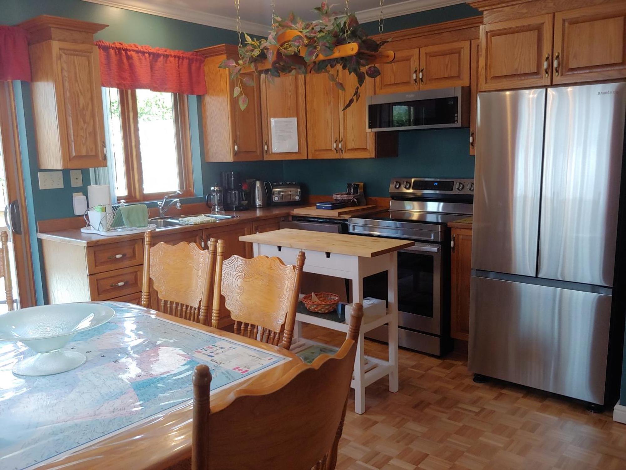 3 Bedrooms 3 Beds Near Metro -2 Parking Free Appartement *