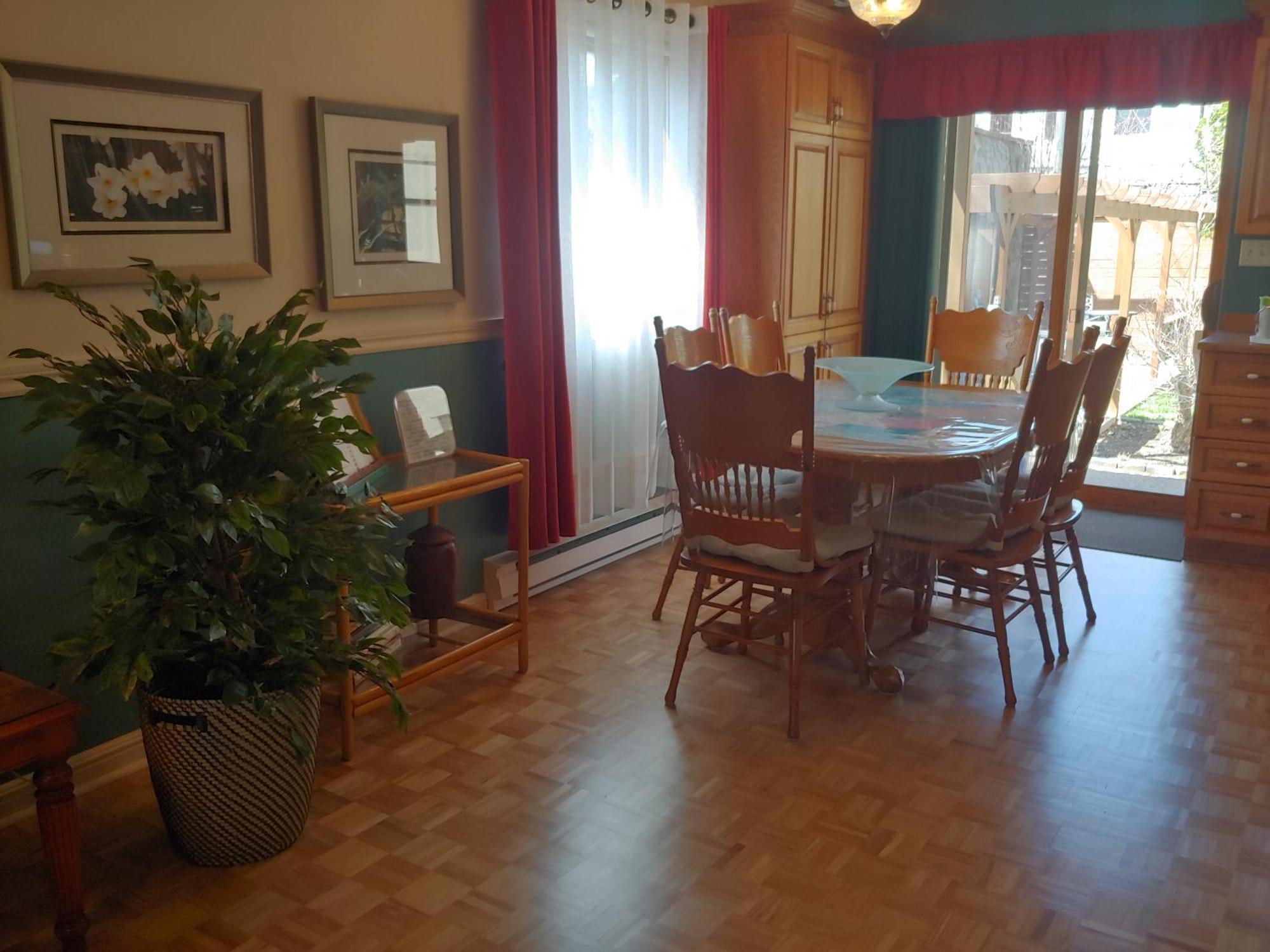 Appartement 3 Bedrooms 3 Beds Near Metro -2 Parking Free Montréal