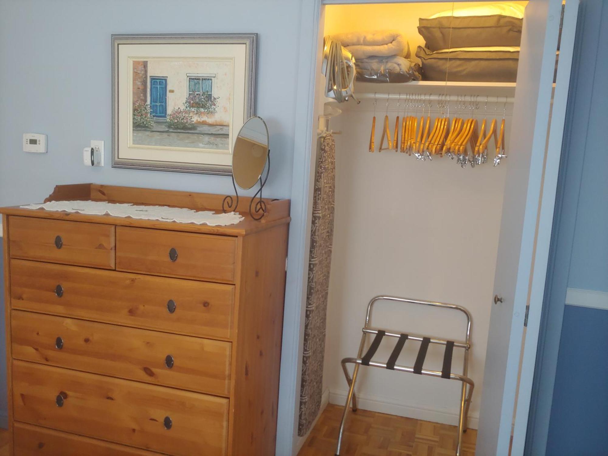 3 Bedrooms 3 Beds Near Metro -2 Parking Free * Montréal