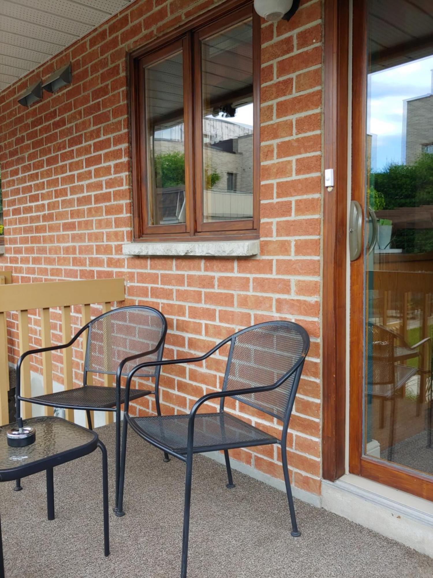 3 Bedrooms 3 Beds Near Metro -2 Parking Free