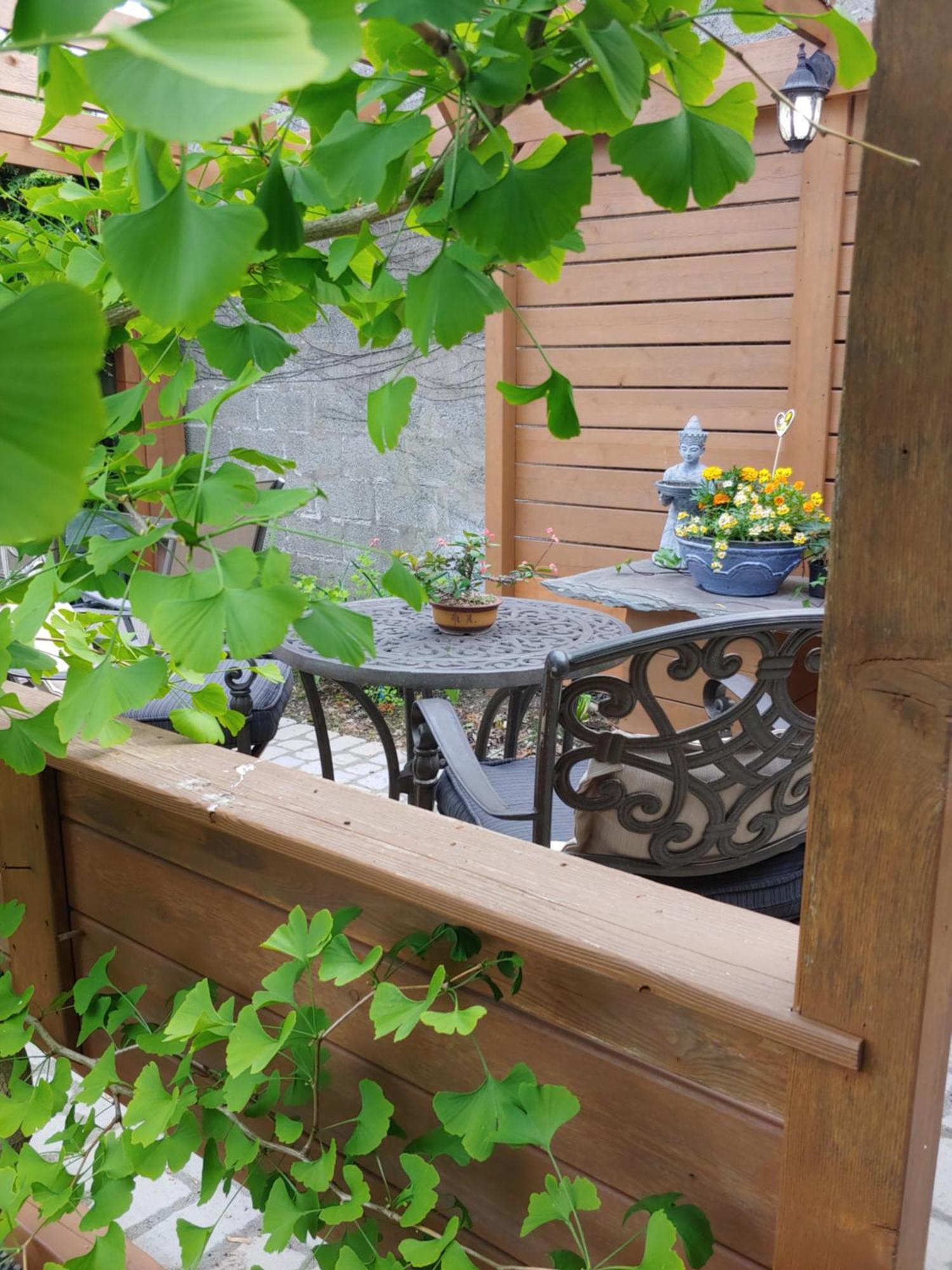 3 Bedrooms 3 Beds Near Metro -2 Parking Free Apartment