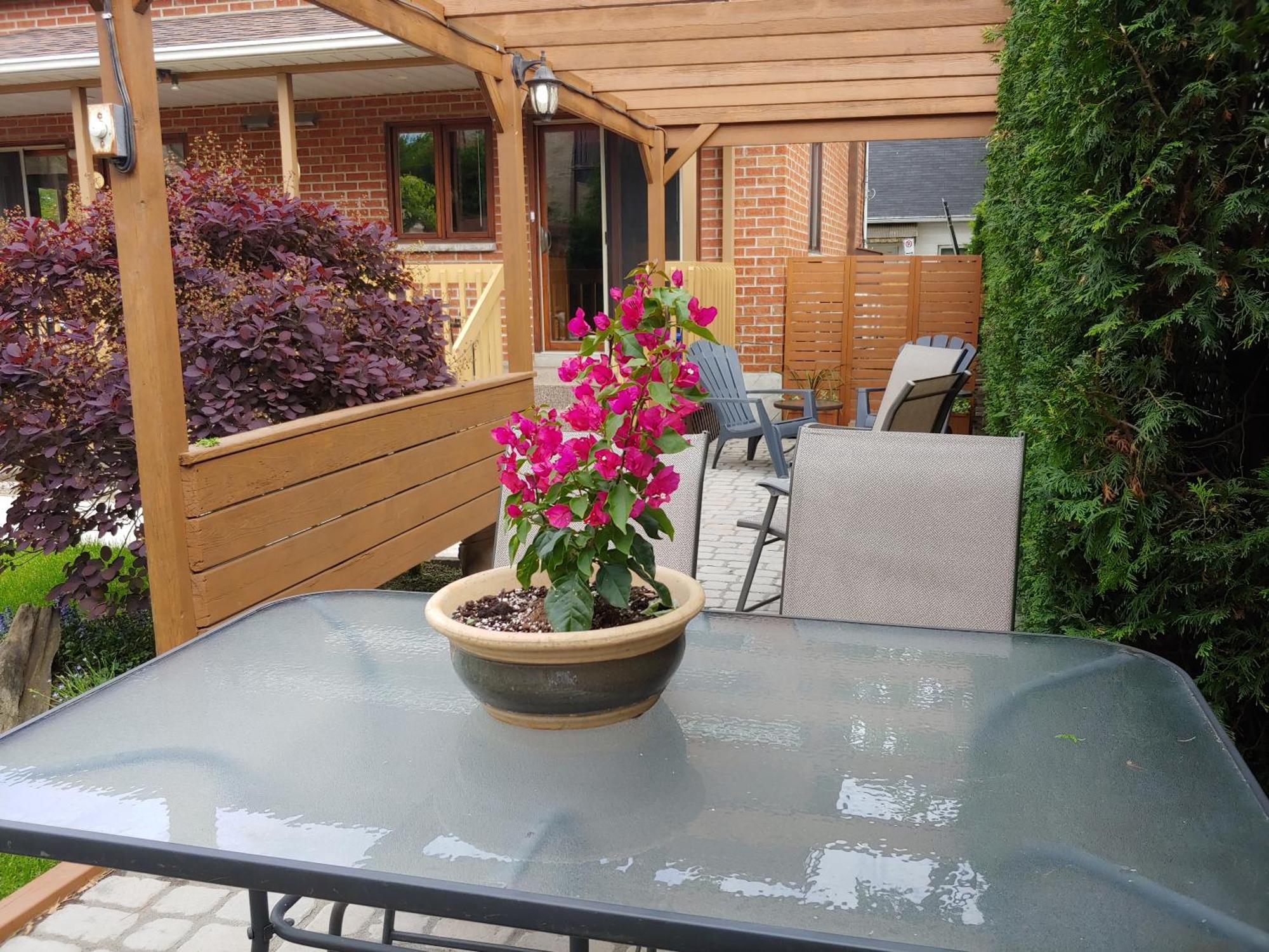 Apartment 3 Bedrooms 3 Beds Near Metro -2 Parking Free *